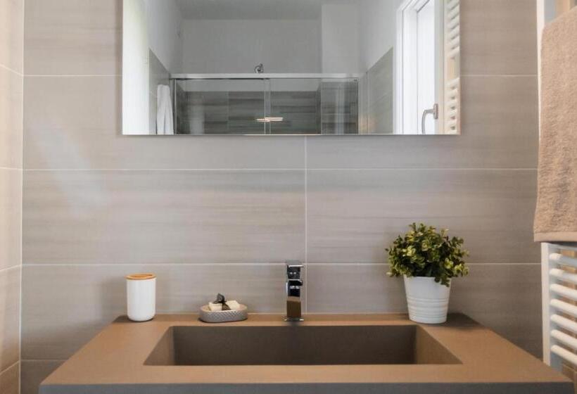 חדר סטנדרט, Ca  Ross