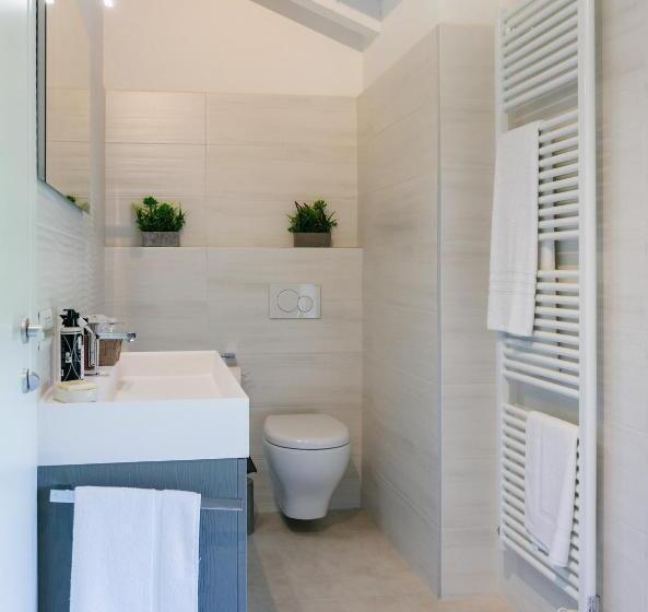 חדר דלוקס, Ca  Ross