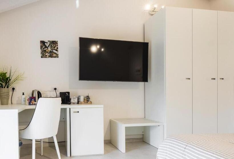 חדר דלוקס, Ca  Ross