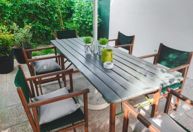 חדר דחוקס עם מיטת קינג, Ca  Ross