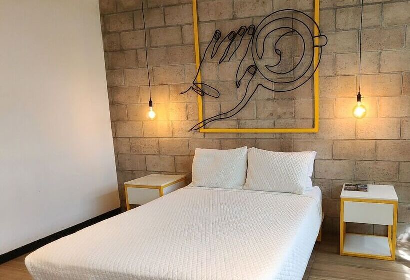 اتاق لوکس, Bourbon Hostal