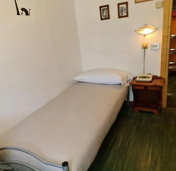 Quarto standart individual, Daniela