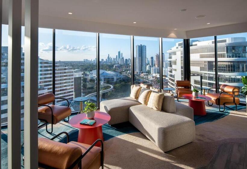 带大床的行政房间, Dorsett Gold Coast