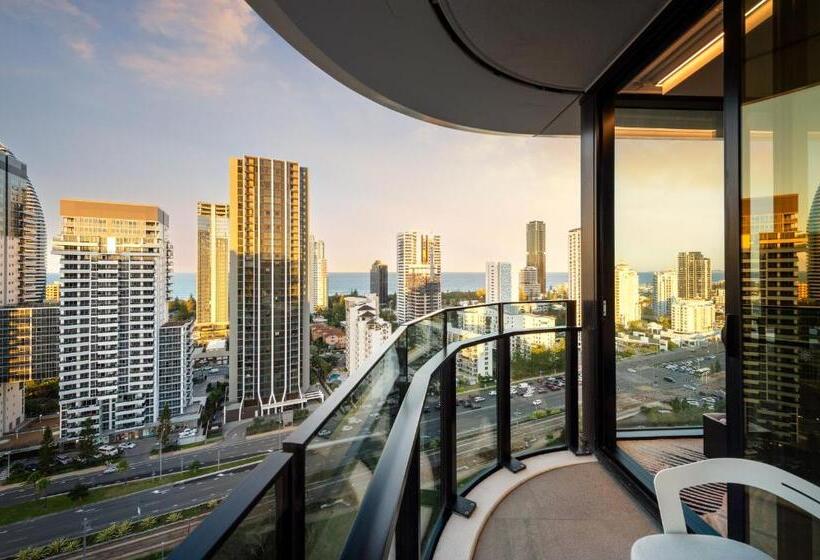 带大床的豪华间, Dorsett Gold Coast