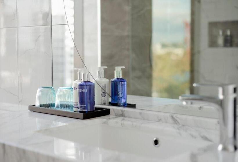 Номер Deluxe Кровать Кинг, Dorsett Gold Coast