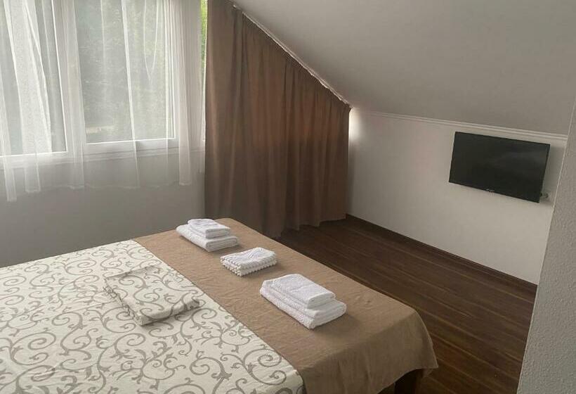 חדר אקונומי, Grand