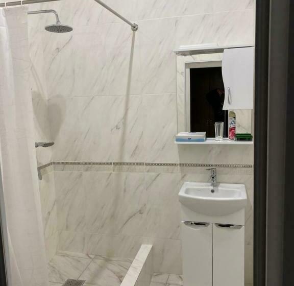 חדר סופריור לשלושה, Grand