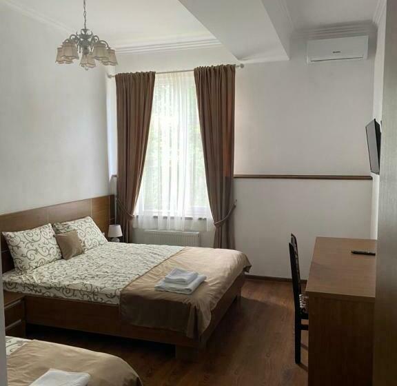 חדר סופריור לשלושה, Grand