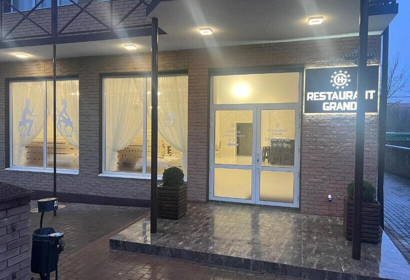 חדר אקונומי, Grand