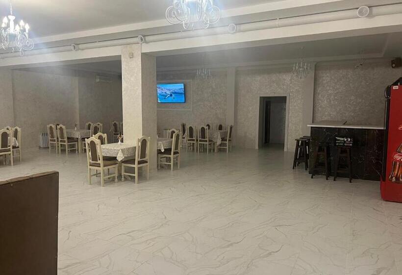 חדר אקונומי, Grand