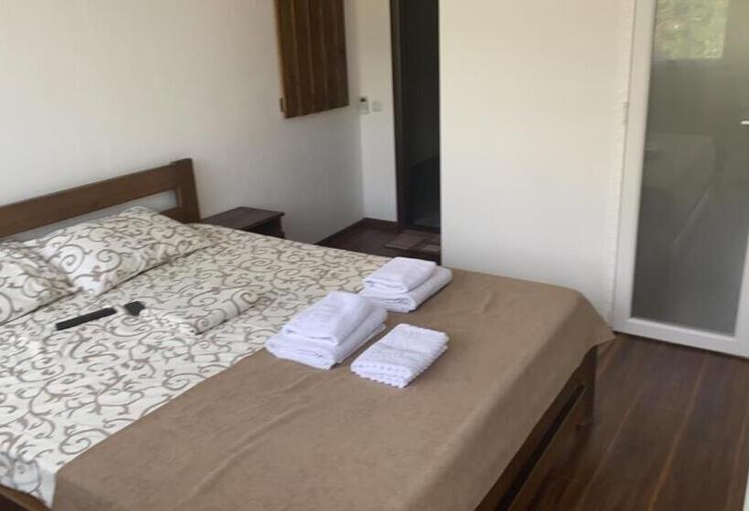 חדר אקונומי, Grand