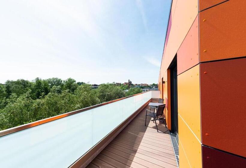 جناح, Havenhostel Stade