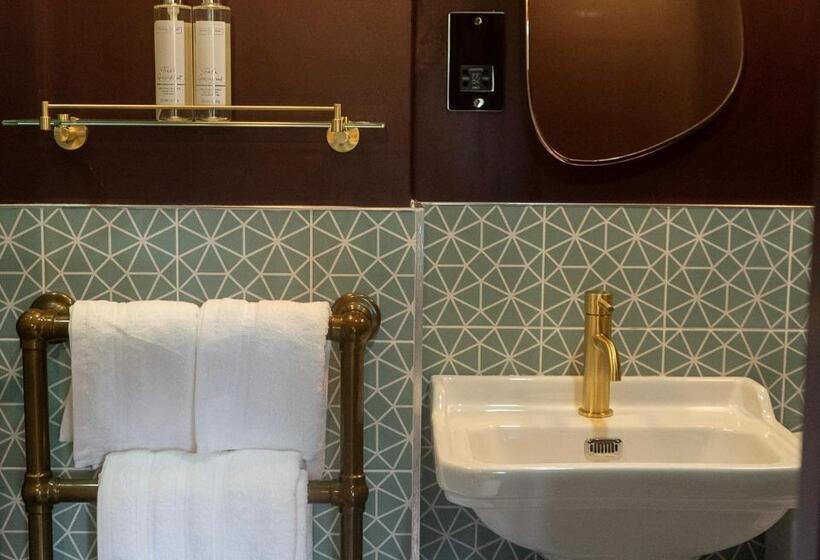 اتاق استاندارد با تخت بزرگ, The Queens Chew Magna