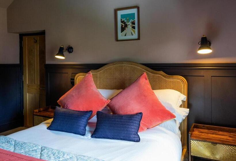 اتاق سوپریور با تخت بزرگ, The Queens Chew Magna