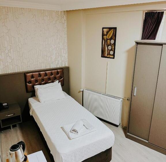 جناح جونيور, Punta Vista