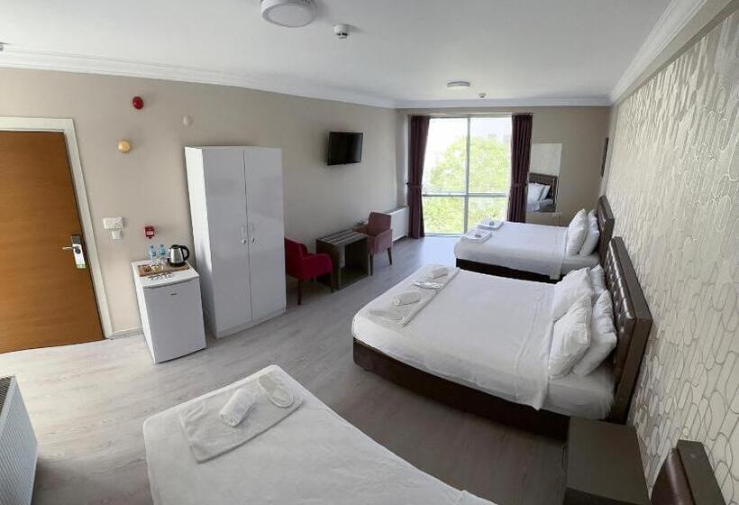 جناح جونيور عائلى, Punta Vista