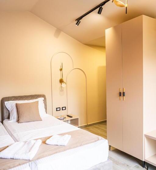 اتاق لوکس با بالکن و چشمانداز دریا, Garden Palace