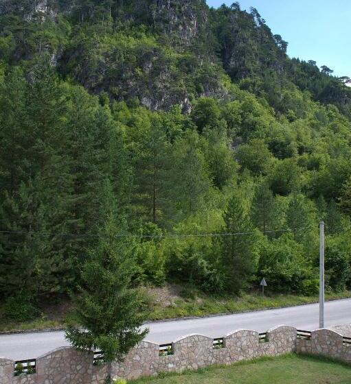 اتاق استاندارد سه تخته با بالکن, Vila Sunce Village Resort Konjic