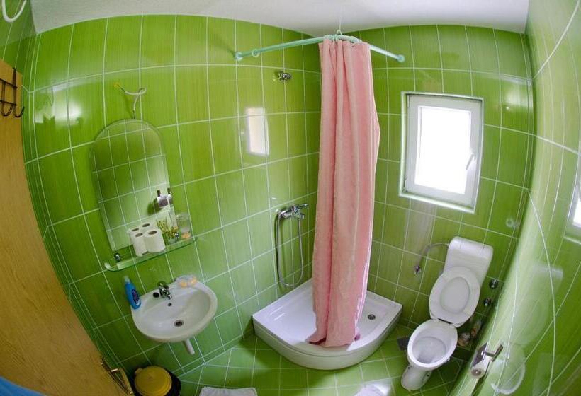 اتاق استاندارد چهارنفره با بالکن, Vila Sunce Village Resort Konjic