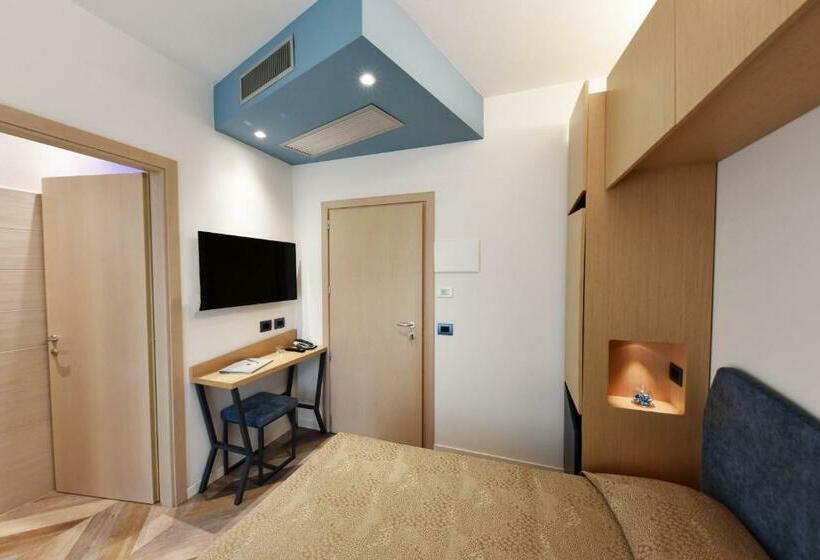 اتاق اکونومی, Color Hotel Rimini