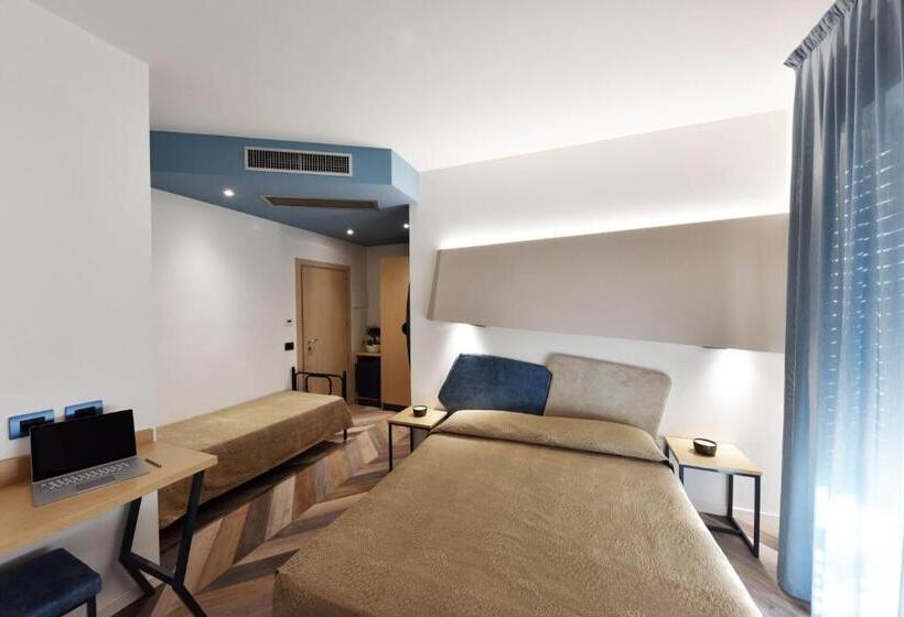 Economy Quadruple Room, Color Hotel Rimini