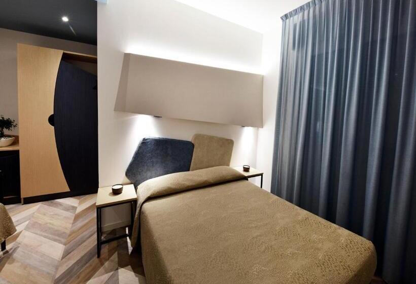 Economy Quadruple Room, Color Hotel Rimini