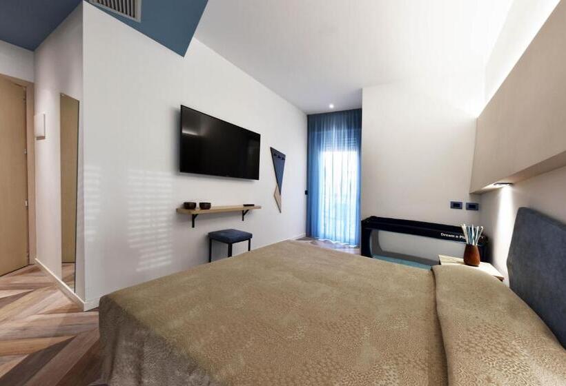 Dört Kişilik Lüks Oda, Color Hotel Rimini