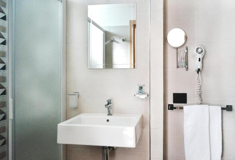 Üç Kişilik Standart Oda, Color Hotel Rimini