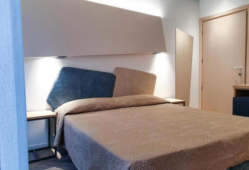 Economy Quadruple Room, Color Hotel Rimini