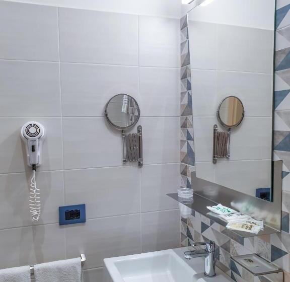 Economy Quadruple Room, Color Hotel Rimini