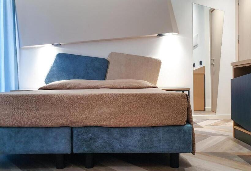 Economy Quadruple Room, Color Hotel Rimini