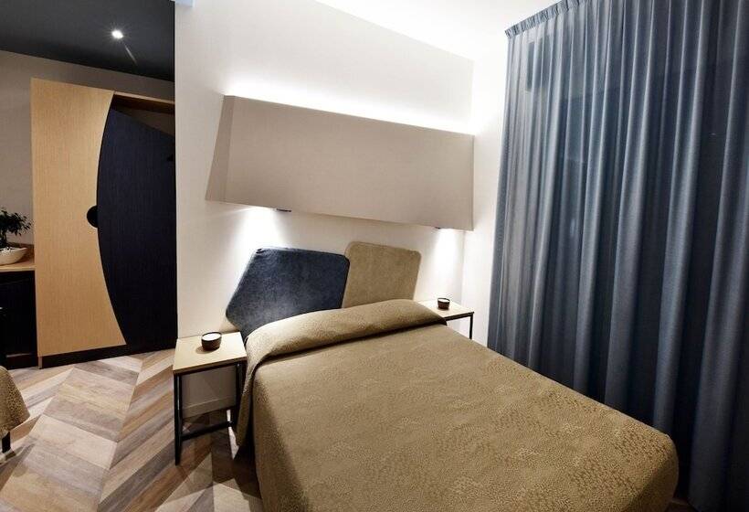 اتاق استاندارد سه نفره, Color Hotel Rimini
