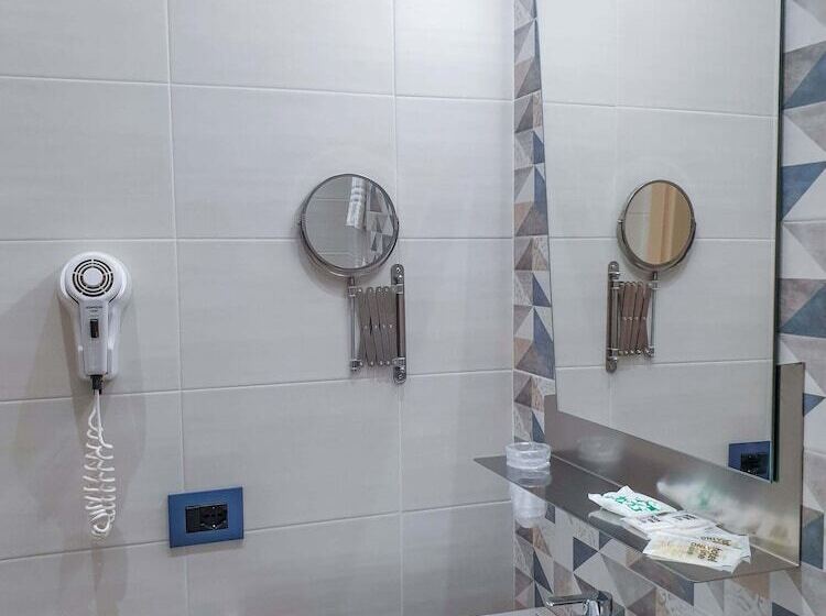 Dört Kişilik Lüks Oda, Color Hotel Rimini