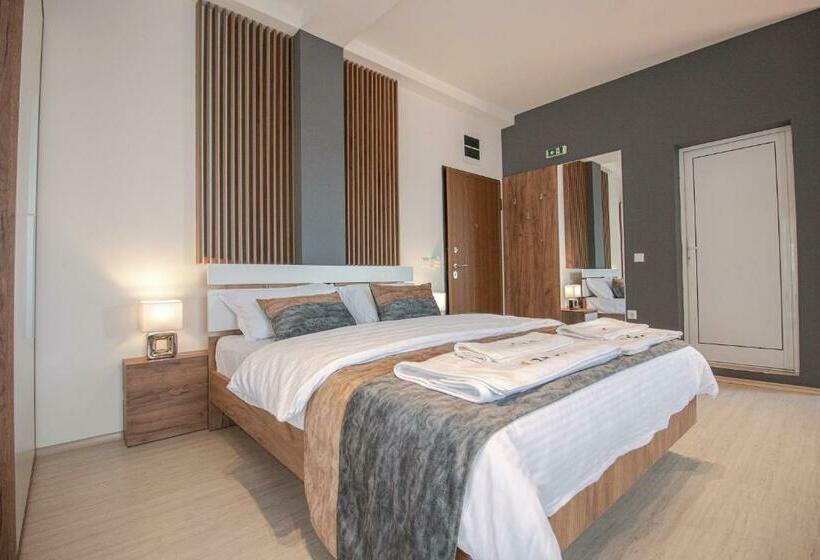 استودیوی استاندارد, Oasis Apartments