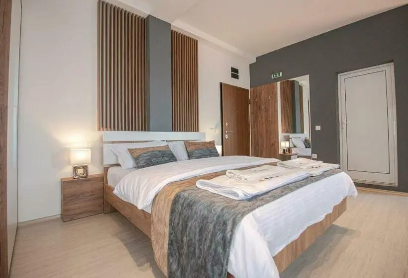 استودیوی استاندارد, Oasis Apartments