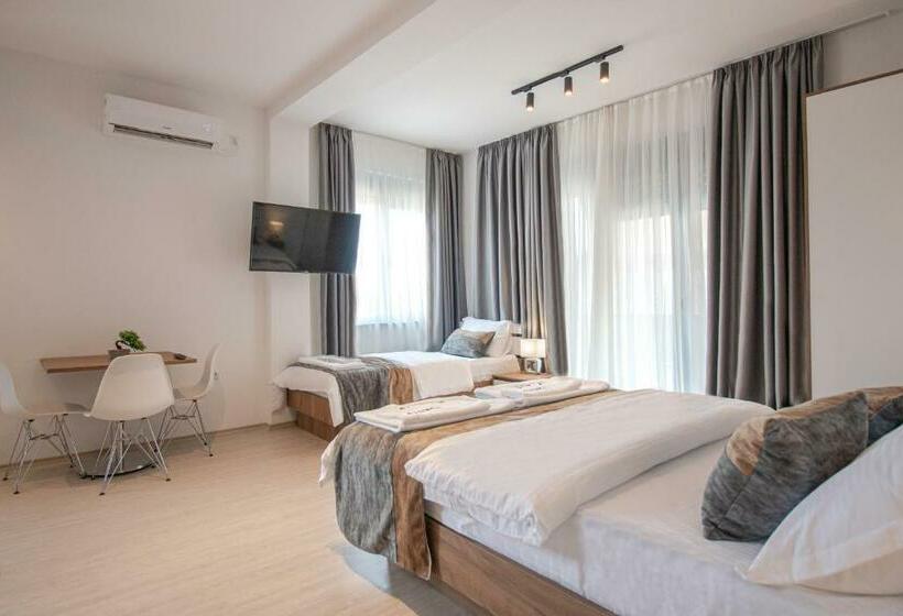 استودیوی استاندارد, Oasis Apartments