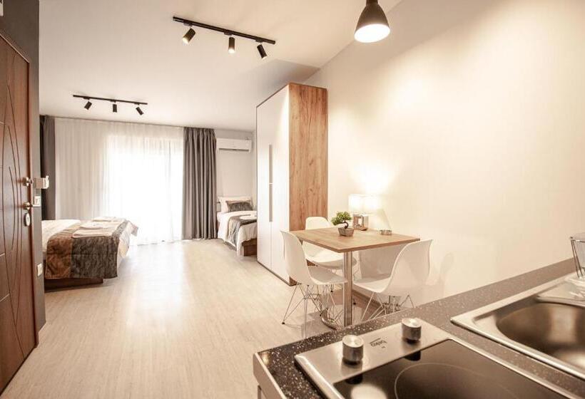 استودیوی استاندارد, Oasis Apartments