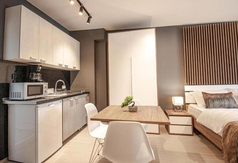 استودیوی استاندارد, Oasis Apartments
