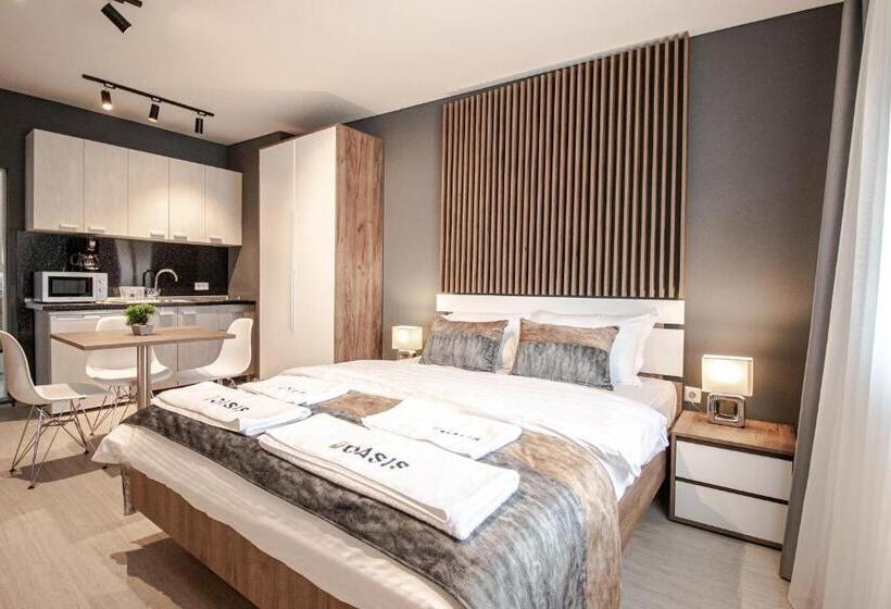 استودیوی استاندارد, Oasis Apartments