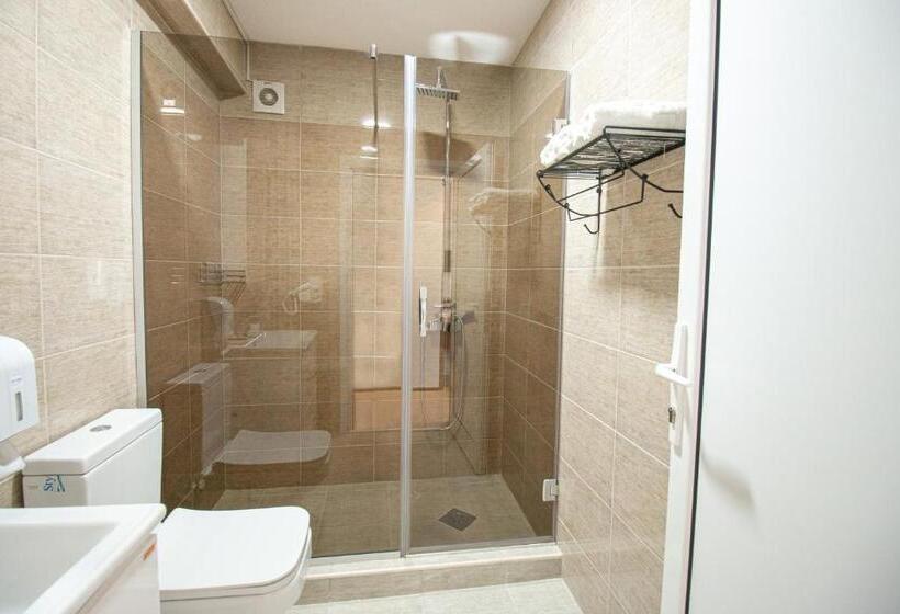 استودیوی استاندارد, Oasis Apartments