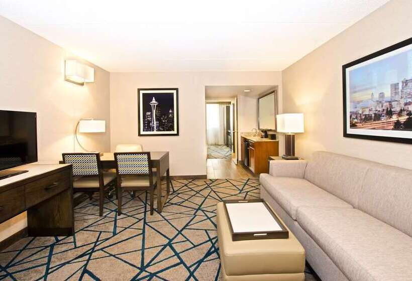 キングサイズベッドのスイートルーム, Embassy Suites Omaha La Vista/hotel & Conference Center