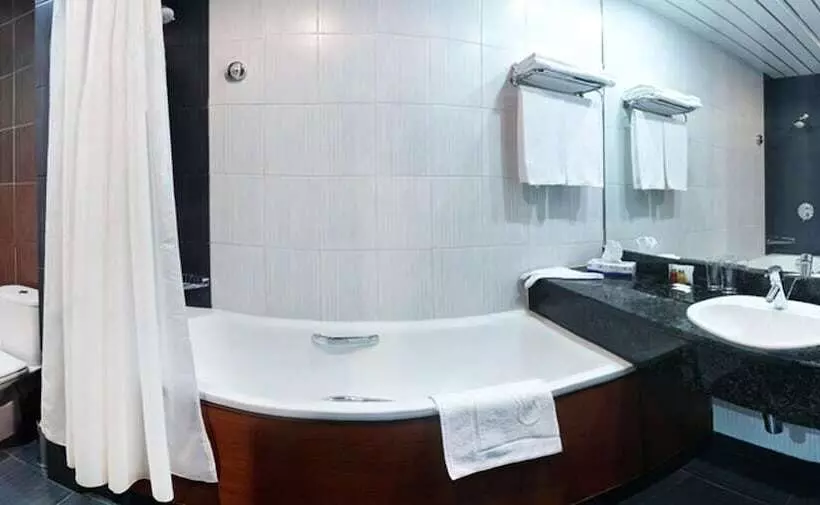 اتاق اکونومی یک تخته, Benefit Plaza Congress