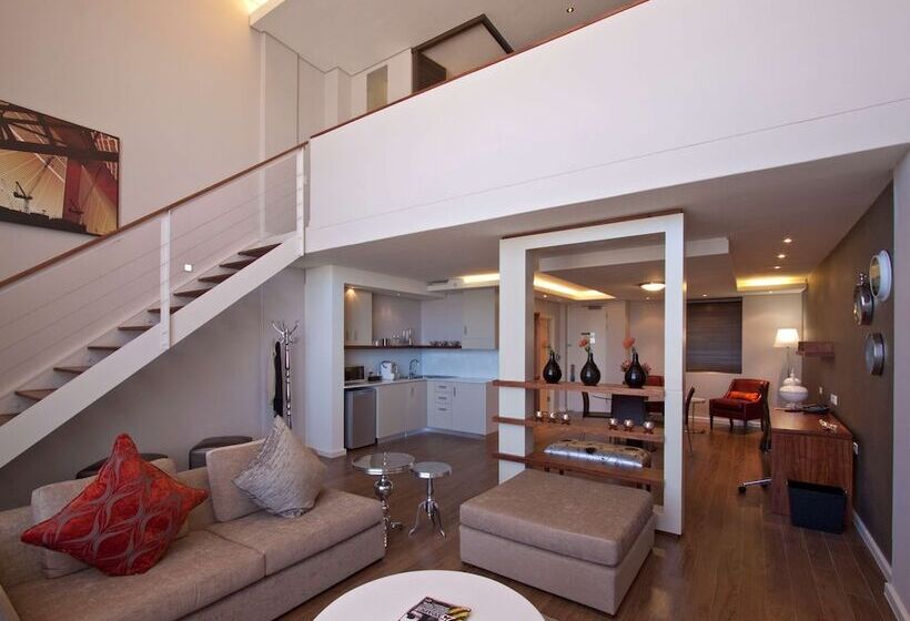 Номер Deluxe, Doubletree By Hilton Cape Town Upper Eastside