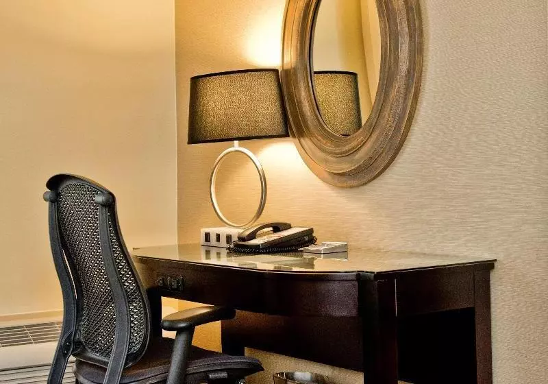 バルコニー付きスタンダードルーム, Doubletree Raleigh Durham Airport At Research Triangle Park