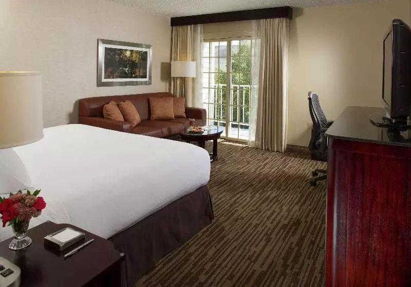 バルコニー付きスタンダードルーム, Doubletree Raleigh Durham Airport At Research Triangle Park