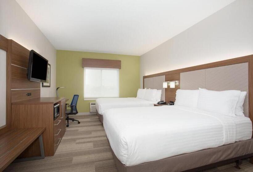 غرفة قياسية لذوى الاحتياجات الخاصة, Holiday Inn Express & Suites Amarillo, An Ihg