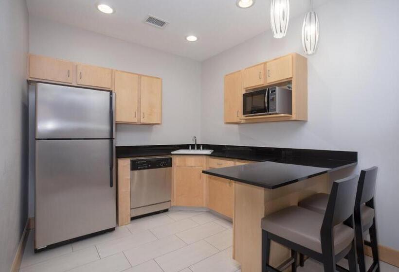 جناح رئاسى, Holiday Inn Express & Suites Amarillo, An Ihg