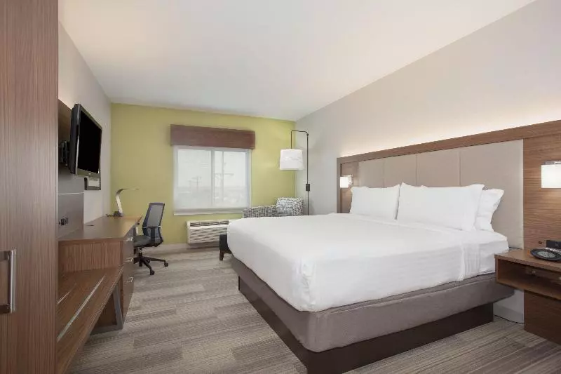اتاق استاندارد با تخت بزرگ, Holiday Inn Express & Suites Amarillo, An Ihg