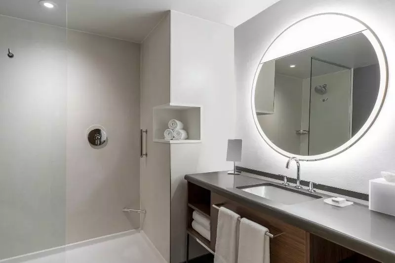 キングサイズベッドのスイートルーム, Holiday Inn Express Hotel & Suites Auburn, An Ihg