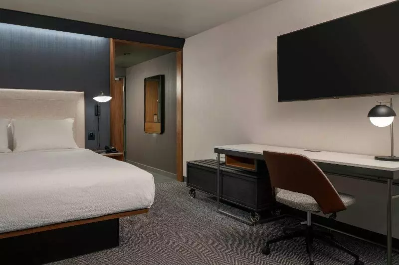 キングサイズベッドのスイートルーム, Holiday Inn Express Hotel & Suites Auburn, An Ihg